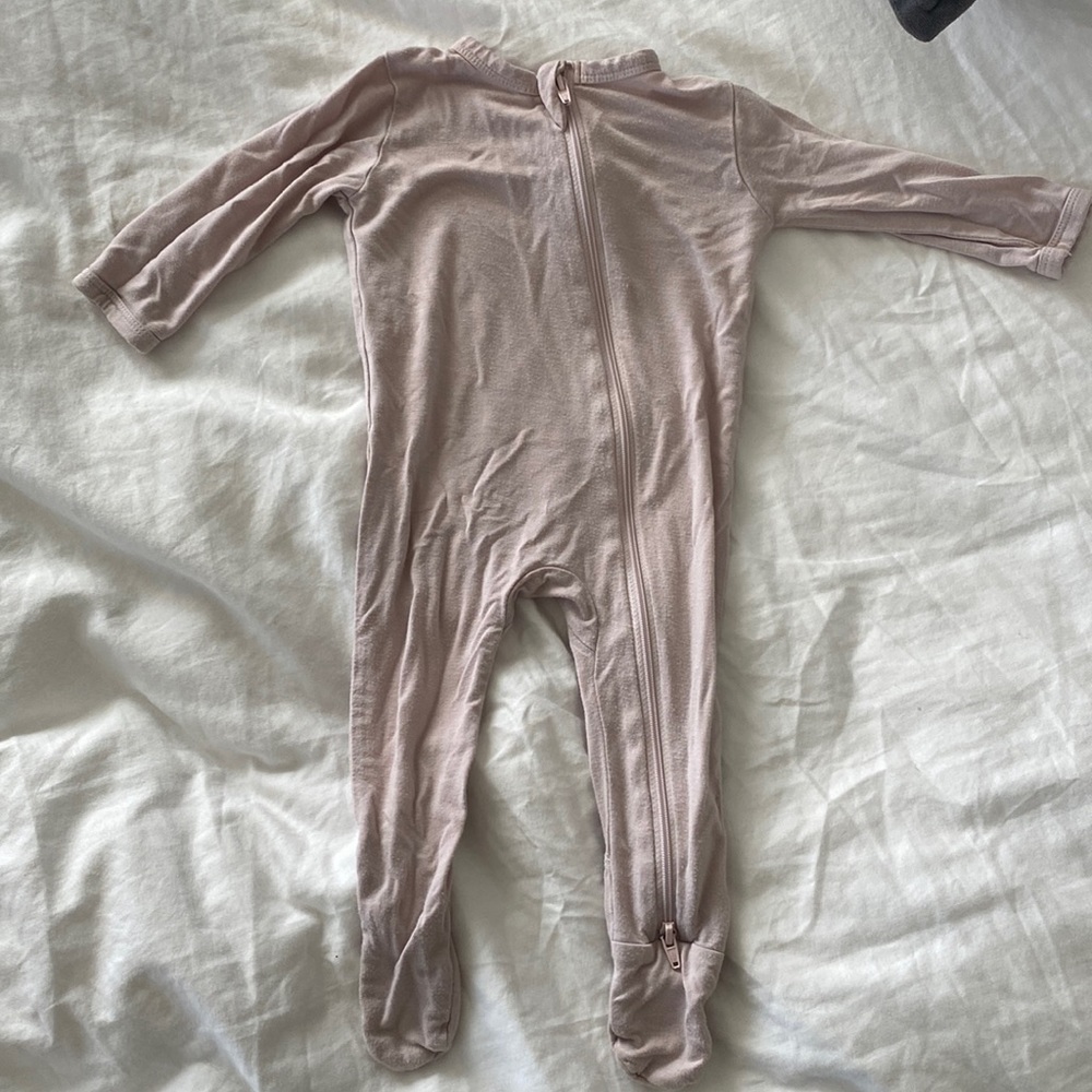 Kyte Baby 3-6 month zippered footsie in Blush